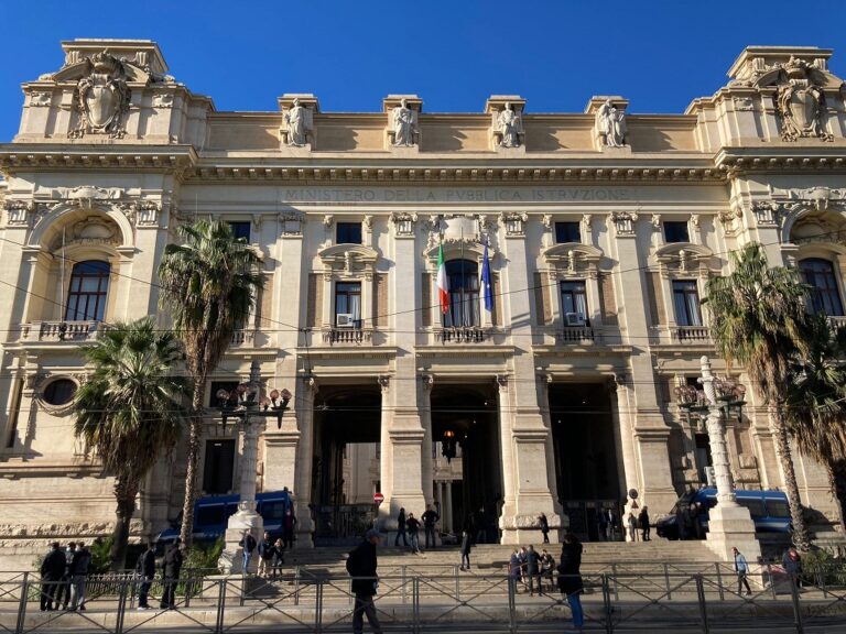 PERCORSI ABILITANTI SCUOLA SECONDARIA: INCONTRO AL MINISTERO